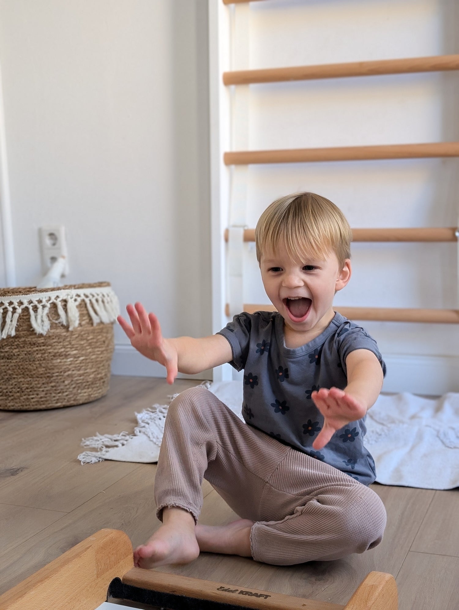 Von der Krabbelphase bis zum Schulkind – Bewegung spielerisch fördern