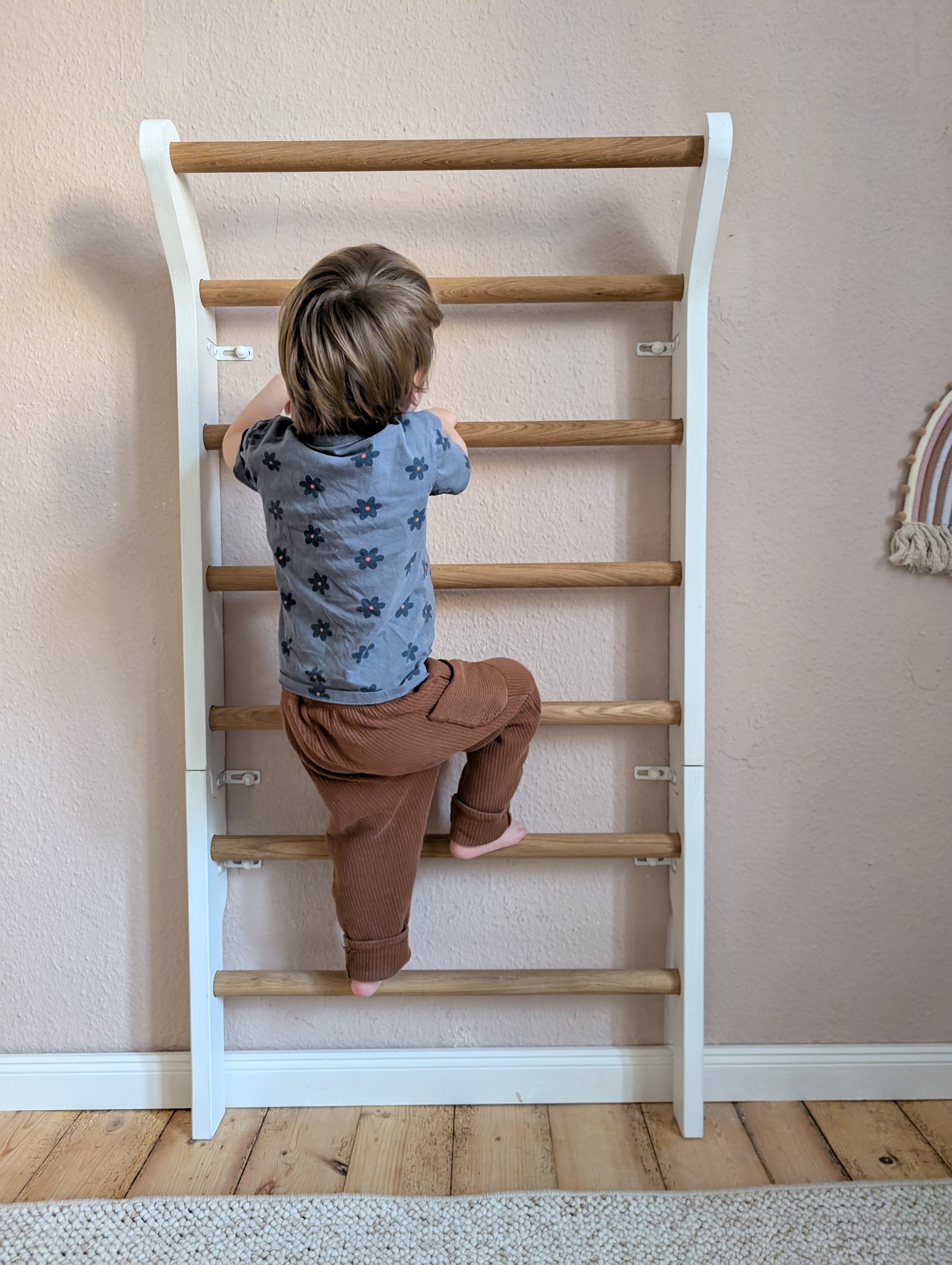 Bewegung von Anfang an – So profitieren Kleinkinder von einer Sprossenwand