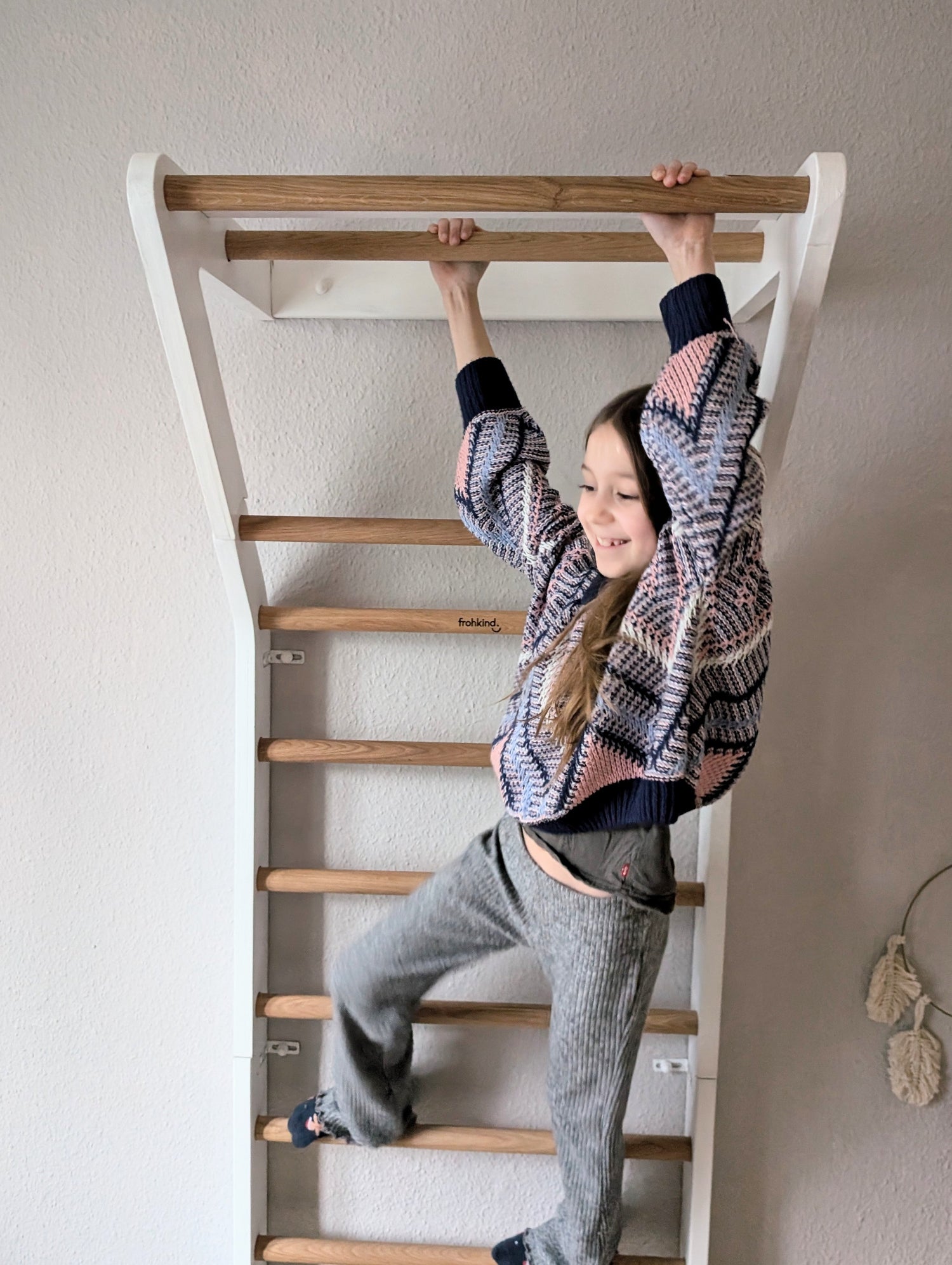 Warum eine Sprossenwand im Kinderzimmer ein Gamechanger ist